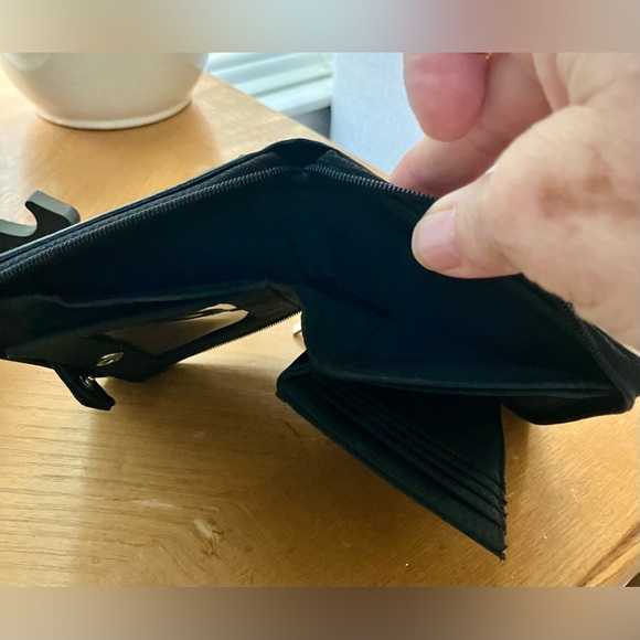 Kenneth Cole Reaction Black all Genuine Leather Wallet. 
Perfect Condition - Picture 15 of 15